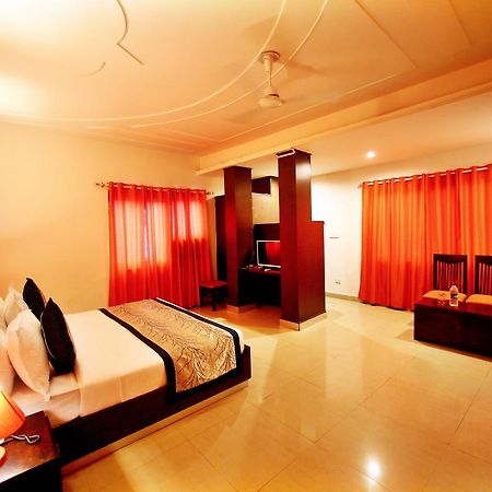 Hotel Lohmod At National Highway 8 - Free Airport Transffer Nueva Delhi Exterior foto