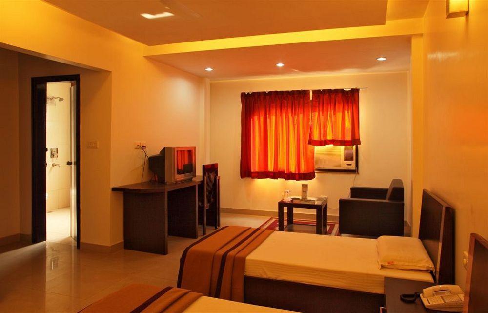 Hotel Lohmod At National Highway 8 - Free Airport Transffer Nueva Delhi Exterior foto