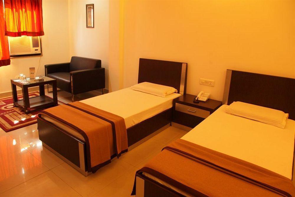 Hotel Lohmod At National Highway 8 - Free Airport Transffer Nueva Delhi Exterior foto