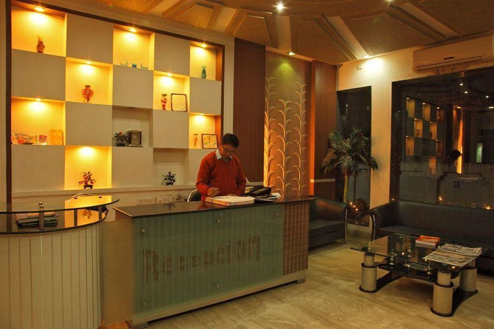 Hotel Lohmod At National Highway 8 - Free Airport Transffer Nueva Delhi Exterior foto