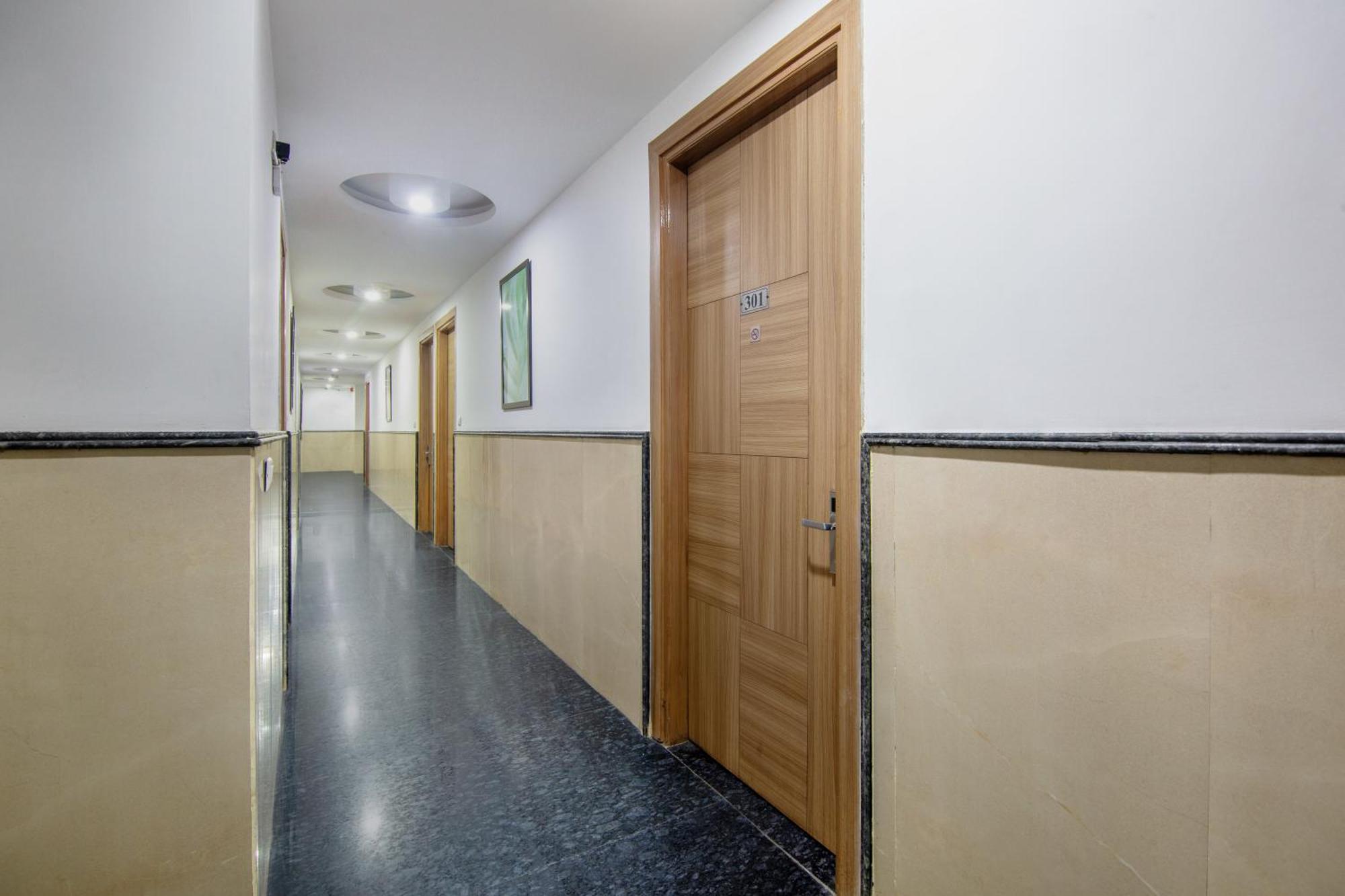 Hotel Lohmod At National Highway 8 - Free Airport Transffer Nueva Delhi Exterior foto