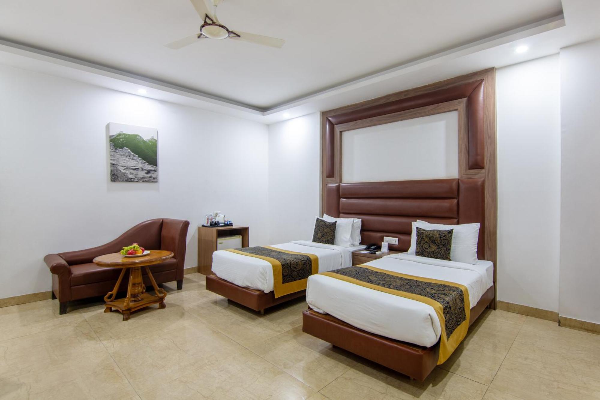 Hotel Lohmod At National Highway 8 - Free Airport Transffer Nueva Delhi Exterior foto