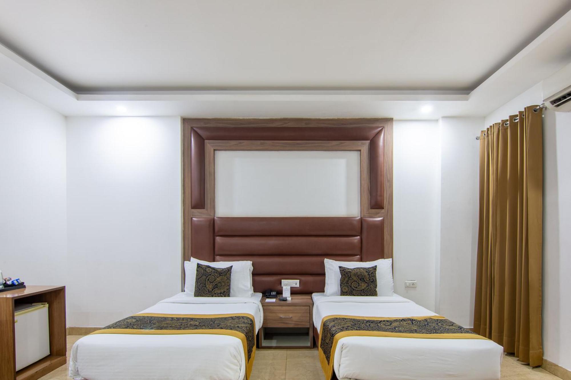 Hotel Lohmod At National Highway 8 - Free Airport Transffer Nueva Delhi Exterior foto