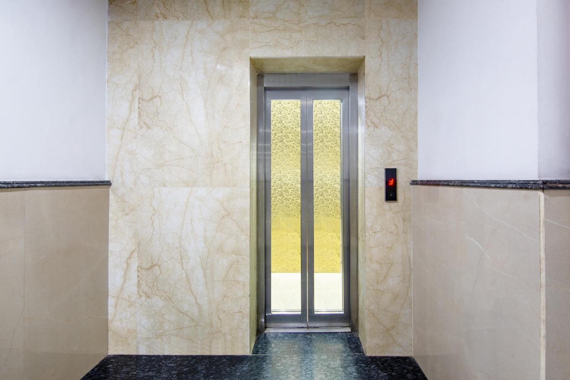 Hotel Lohmod At National Highway 8 - Free Airport Transffer Nueva Delhi Exterior foto