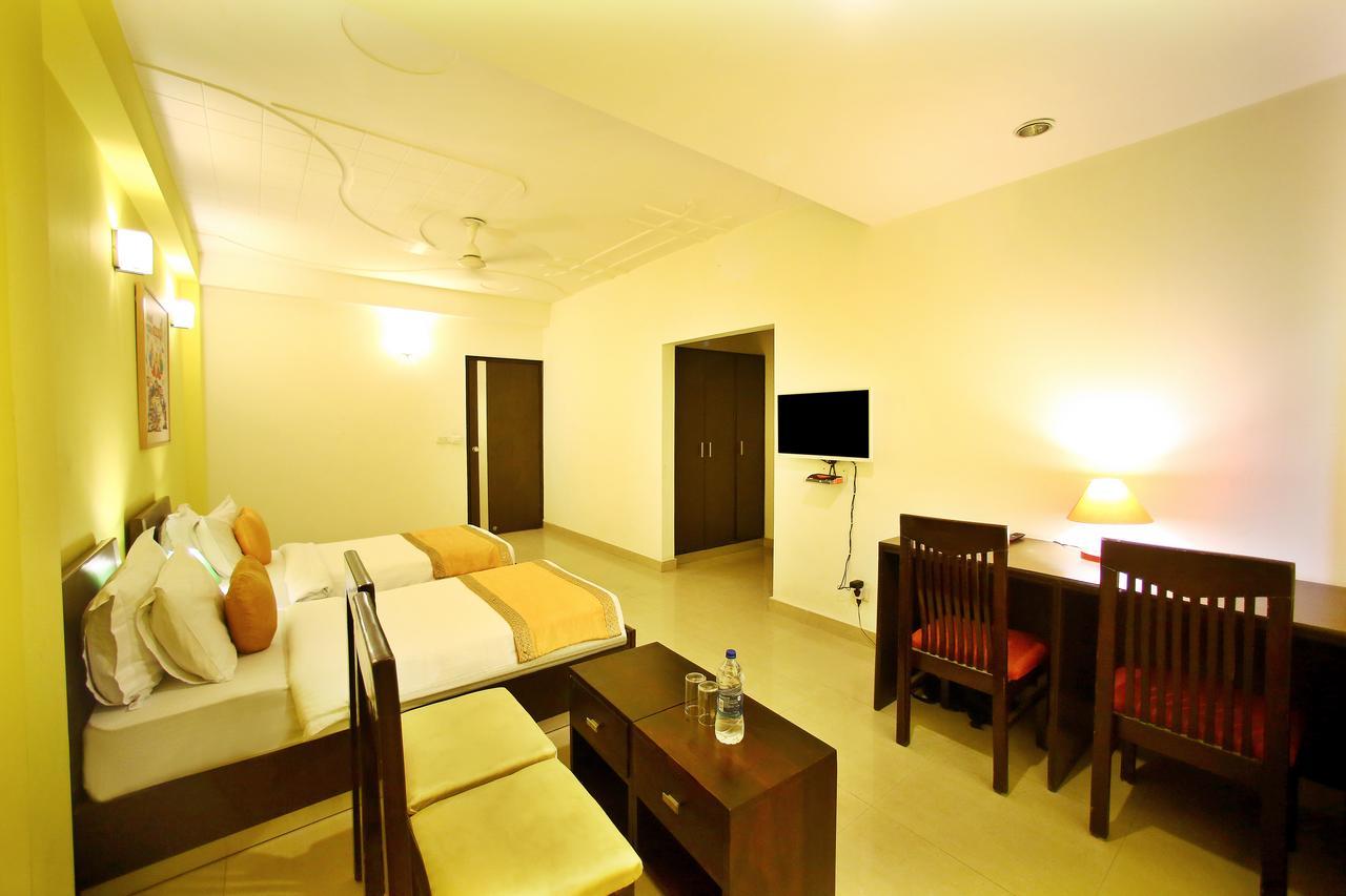Hotel Lohmod At National Highway 8 - Free Airport Transffer Nueva Delhi Exterior foto