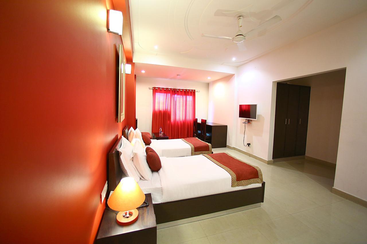 Hotel Lohmod At National Highway 8 - Free Airport Transffer Nueva Delhi Exterior foto