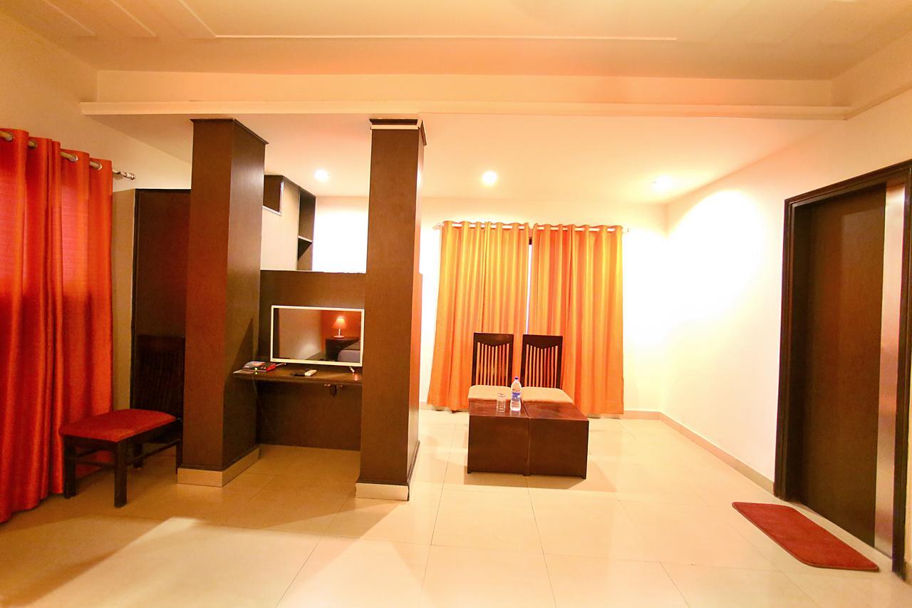 Hotel Lohmod At National Highway 8 - Free Airport Transffer Nueva Delhi Exterior foto
