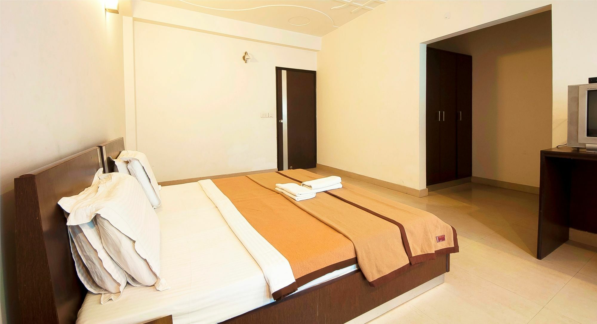 Hotel Lohmod At National Highway 8 - Free Airport Transffer Nueva Delhi Exterior foto